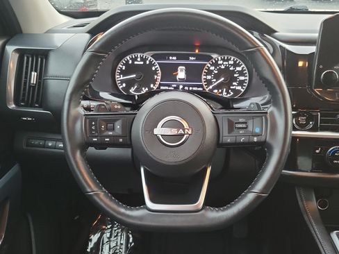 Used 2025 Nissan Pathfinder SL AWD/4WD image 23
