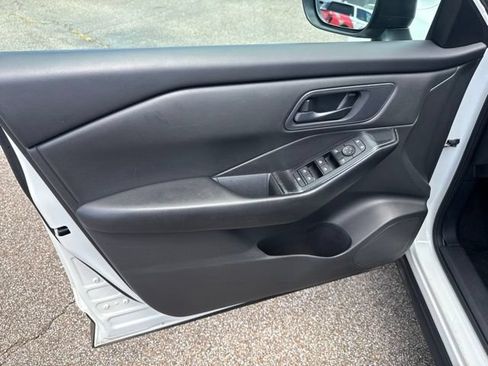 Used 2024 Nissan Rogue S FWD image 15
