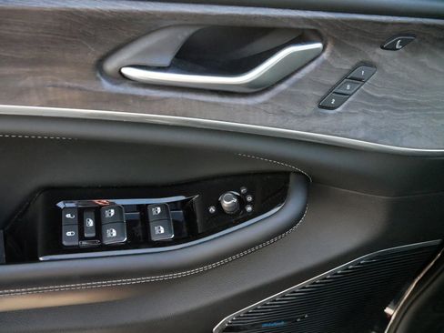 Used 2021 Jeep Grand Cherokee L Overland w/ Luxury Tech Group IV image 19