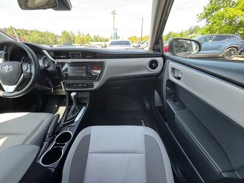 Used 2018 Toyota Corolla LE image 18