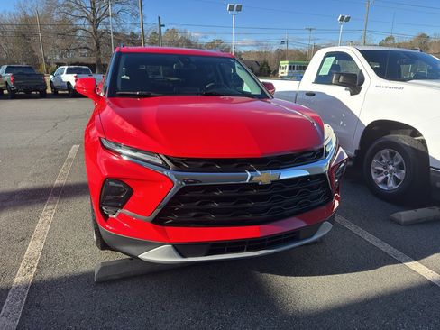 Used 2024 Chevrolet Blazer LT w/ Convenience Package image 2