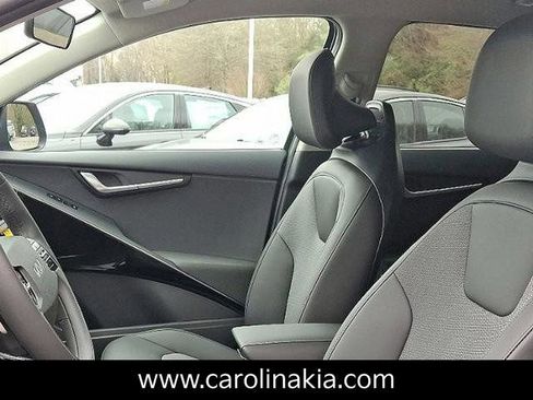 New 2025 Kia Niro EX image 9