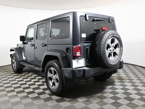 Used 2017 Jeep Wrangler Unlimited Sahara w/ Connectivity Group image 5