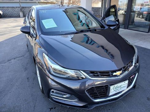 Used 2017 Chevrolet Cruze LT w/ Sun And Sound Package image 10