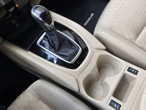 Used 2017 Nissan Rogue SV image 15