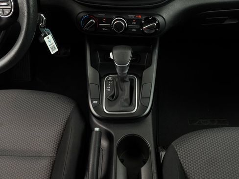 Used 2025 Kia Soul LX w/ LX Technology Package FWD image 13