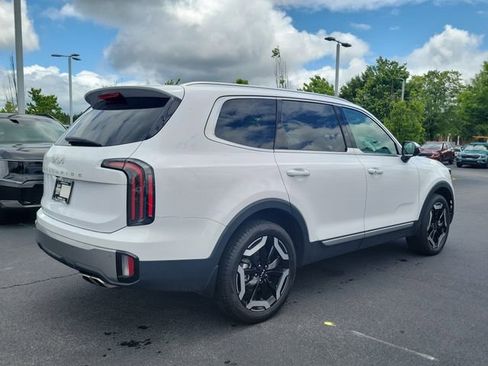 Used 2025 Kia Telluride EX w/ EX Captain's Chair Package FWD image 4