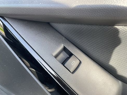 Used 2026 Chevrolet Equinox LT image 44