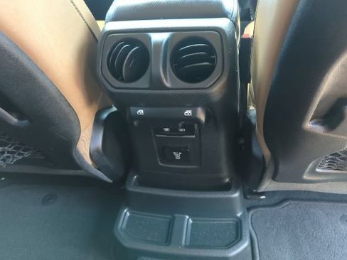 Used 2022 Jeep Wrangler Unlimited Rubicon AWD/4WD image 20