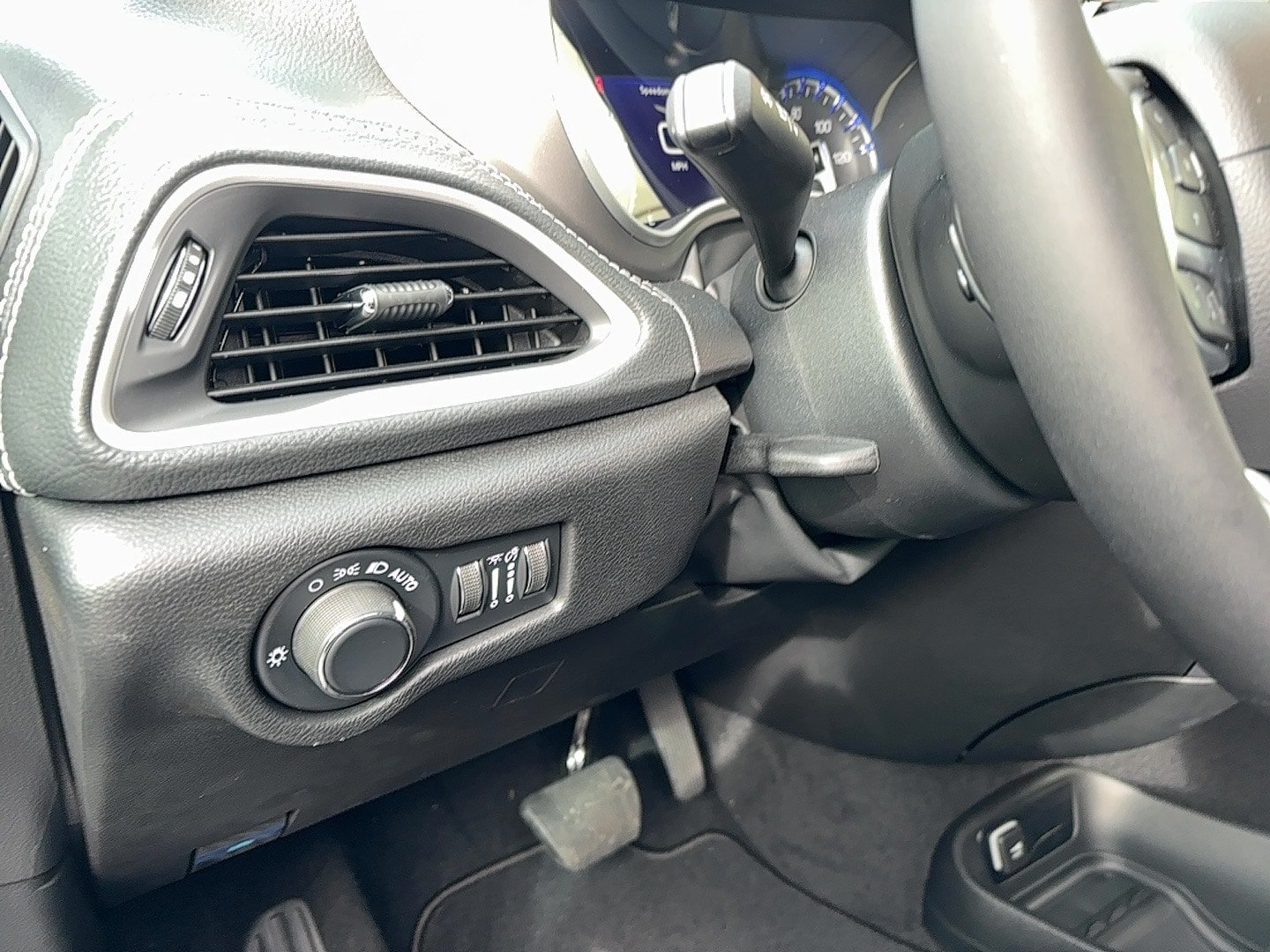 New 2027 Chrysler Pacifica Select AWD/4WD image 21