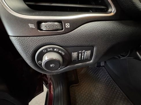 Used 2020 Jeep Cherokee Trailhawk w/ Cold Weather Group AWD/4WD image 24