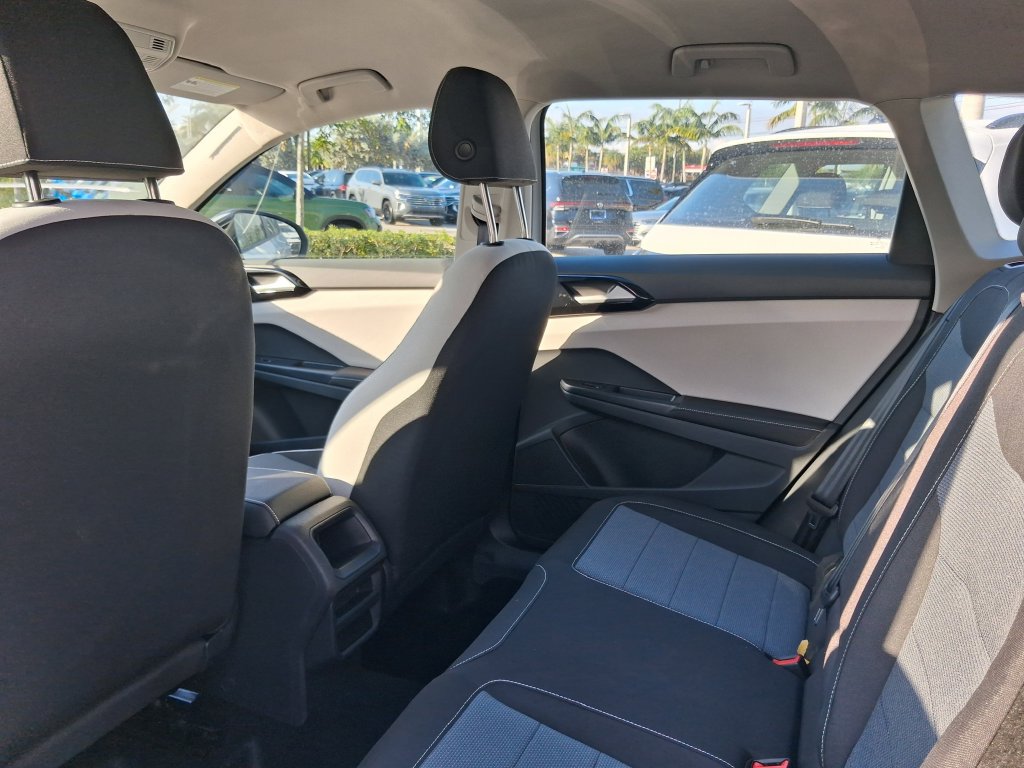 New 2026 Volkswagen Taos SE FWD image 5