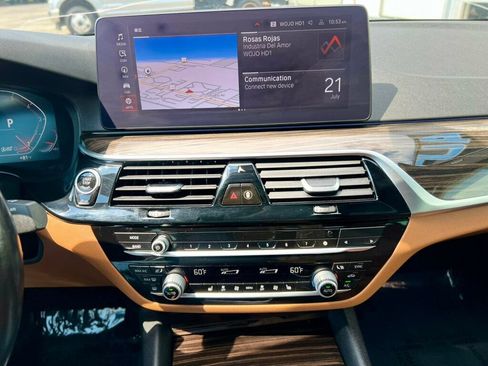 Used 2021 BMW 530i w/ Convenience Package RWD image 25