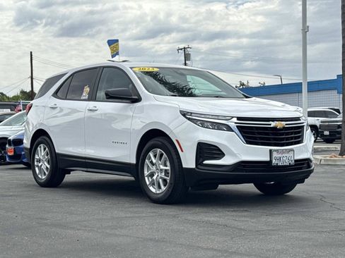 Used 2023 Chevrolet Equinox LS w/ LS Convenience Package FWD image 3