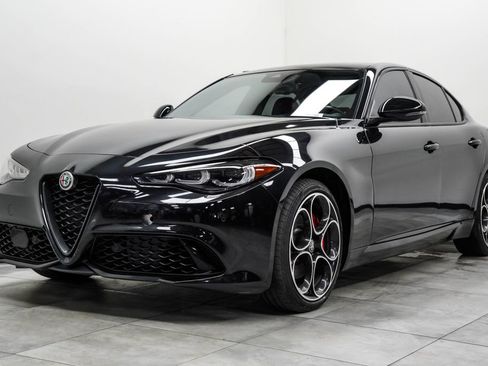 Used 2024 Alfa Romeo Giulia Veloce AWD/4WD image 7