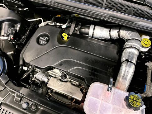 Used 2022 Chevrolet Trax LT w/ LT Convenience Package image 36