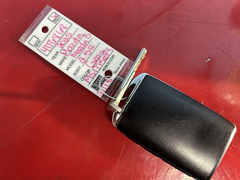 Used 2025 MAZDA MAZDA3 s image 28