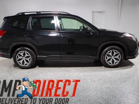 Used 2023 Subaru Forester Premium AWD/4WD image 6