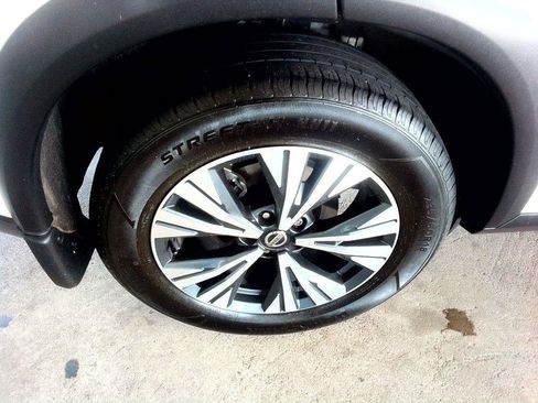 Used 2021 Nissan Rogue SV w/ Premium Package image 29