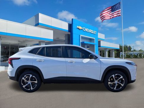 Used 2026 Chevrolet Trax RS w/ Sunroof Package image 3