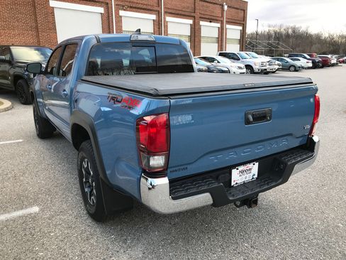 Used 2019 Toyota Tacoma TRD Off-Road image 5