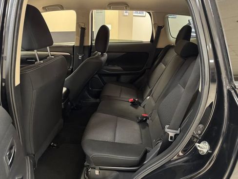Used 2016 Mitsubishi Outlander SE FWD image 17