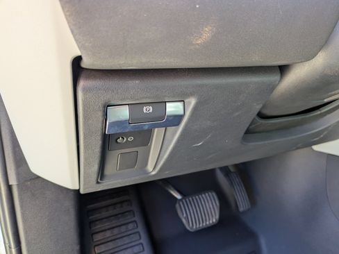 Used 2023 Land Rover Defender 130 X-Dynamic SE AWD/4WD image 17