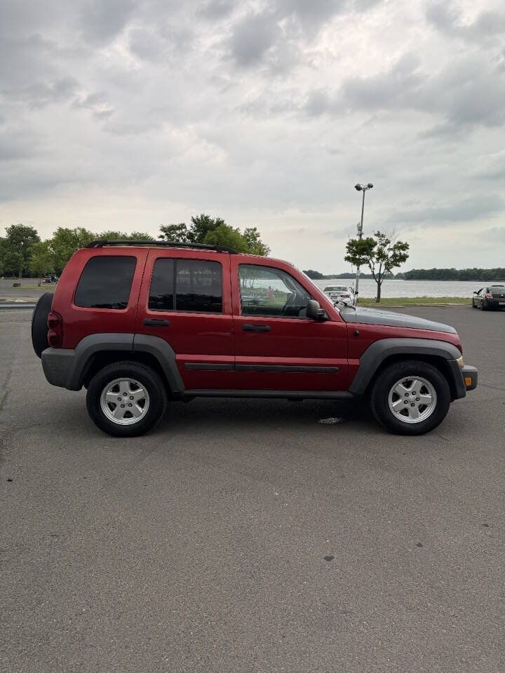 Used 2007 Jeep Liberty Sport AWD/4WD image 8