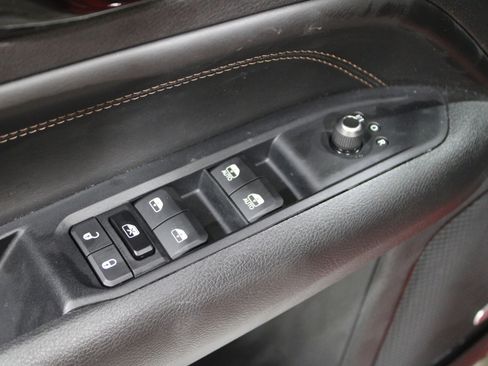 Used 2022 Jeep Compass Limited w/ (RED) Package image 7