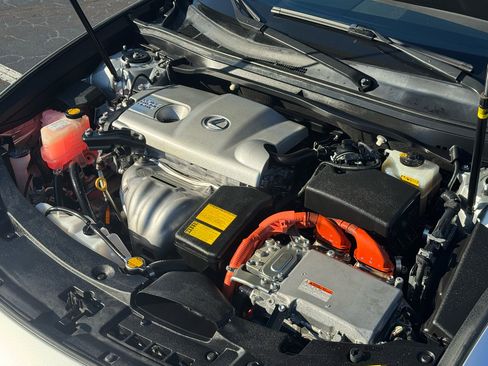 Used 2013 Lexus ES 300h image 9