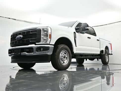 New 2026 Ford F250 XL w/ XL Chrome Package image 40