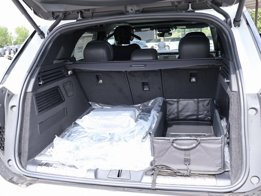New 2025 Land Rover Range Rover Sport Dynamic SE AWD/4WD image 17