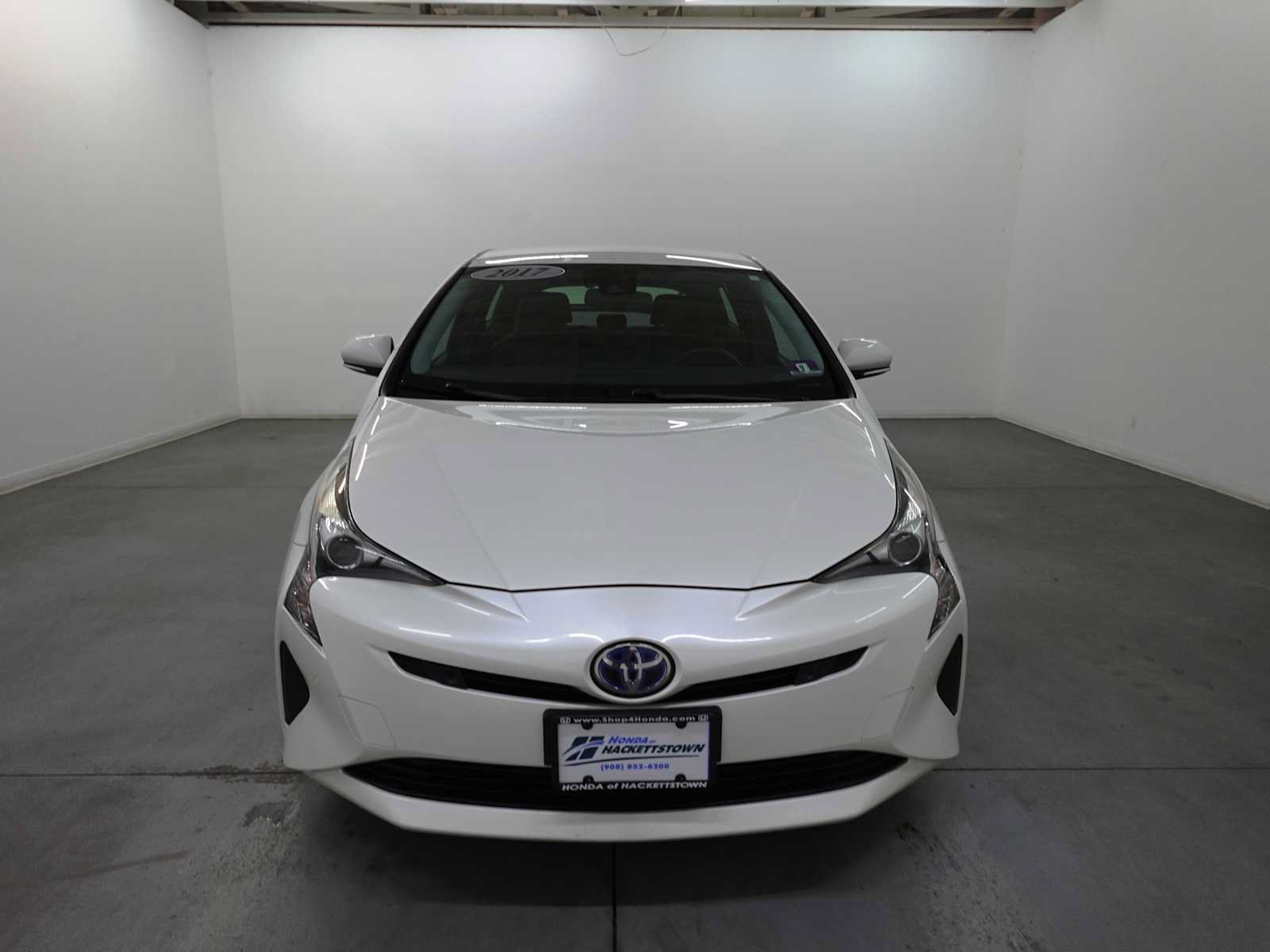 Used 2017 Toyota Prius Four FWD image 2