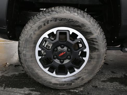 Used 2024 Toyota Tacoma TRD Off-Road image 29