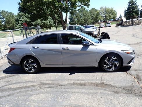 Used 2025 Hyundai Elantra Sport FWD image 5