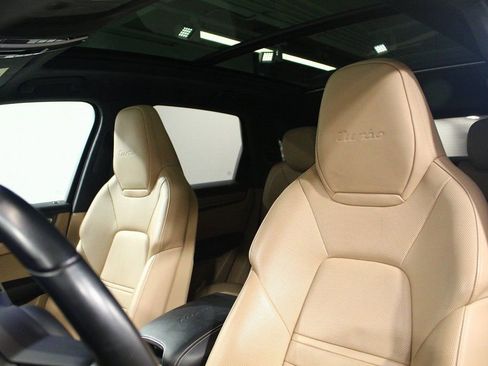 Used 2022 Porsche Cayenne Turbo image 17