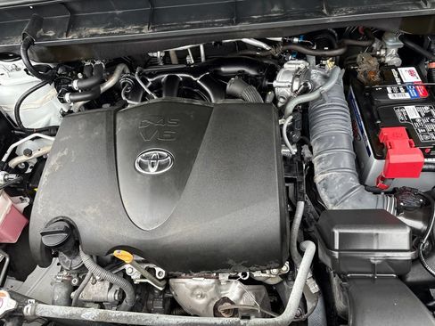 Used 2021 Toyota Highlander Limited FWD image 11