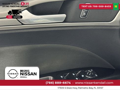 Used 2017 Ford Fusion SE w/ Fusion SE Technology Package image 17