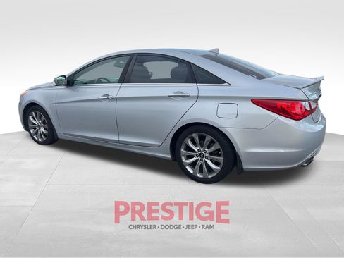 Used 2012 Hyundai Sonata SE w/ Navigation & Sunroof Pkg image 8