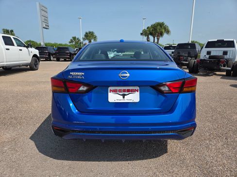 Used 2025 Nissan Altima 2.5 SV FWD image 7