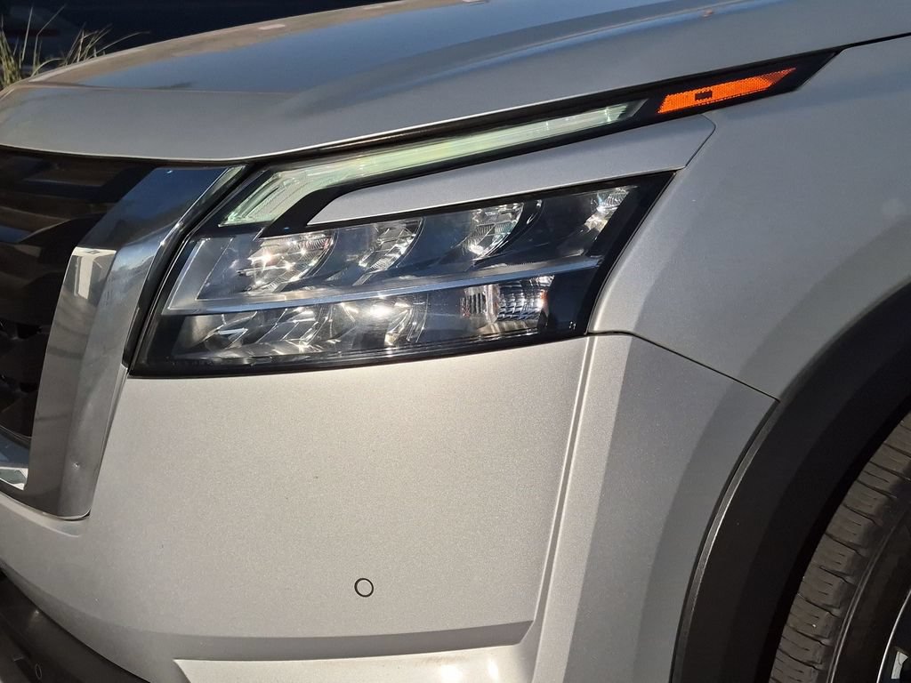Used 2022 Nissan Pathfinder SL w/ SL Premium Package FWD image 8