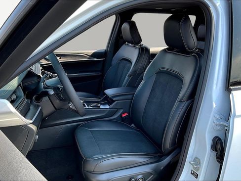 New 2026 Jeep Grand Cherokee L 4WD image 17
