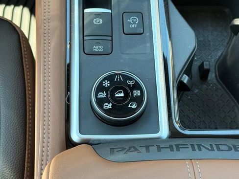 Certified 2025 Nissan Pathfinder Platinum image 33