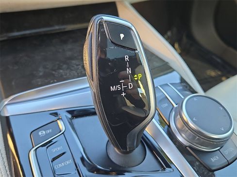 Used 2017 BMW 530i xDrive image 16