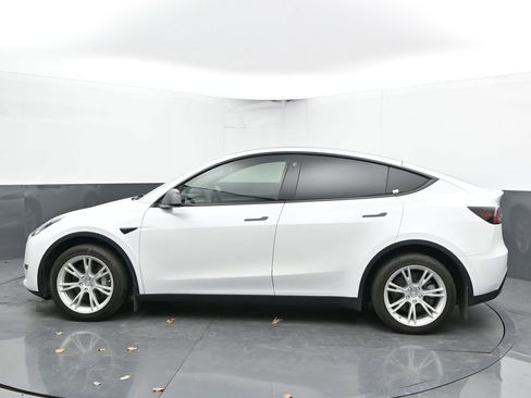 Used 2022 Tesla Model Y Long Range image 7