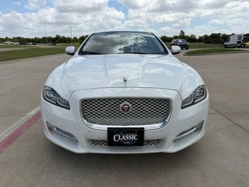 Used 2017 Jaguar XJ R-Sport RWD image 9