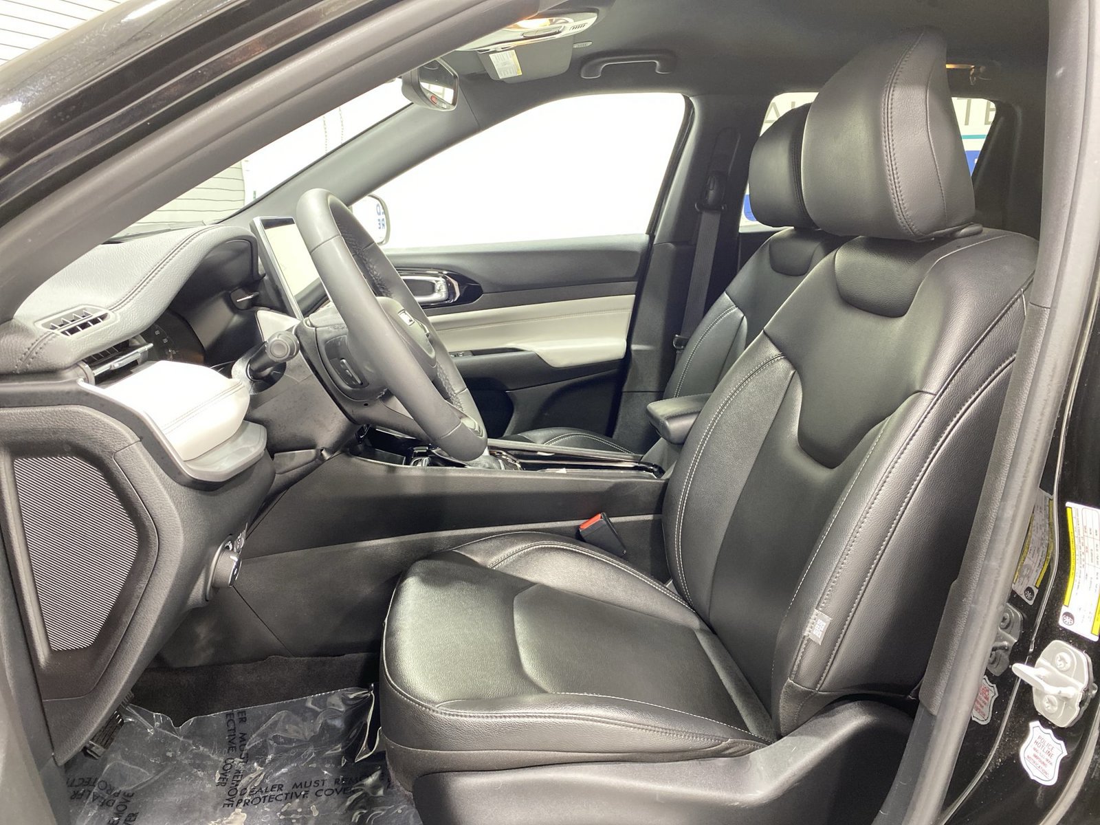 Used 2025 Jeep Compass Limited AWD/4WD image 11