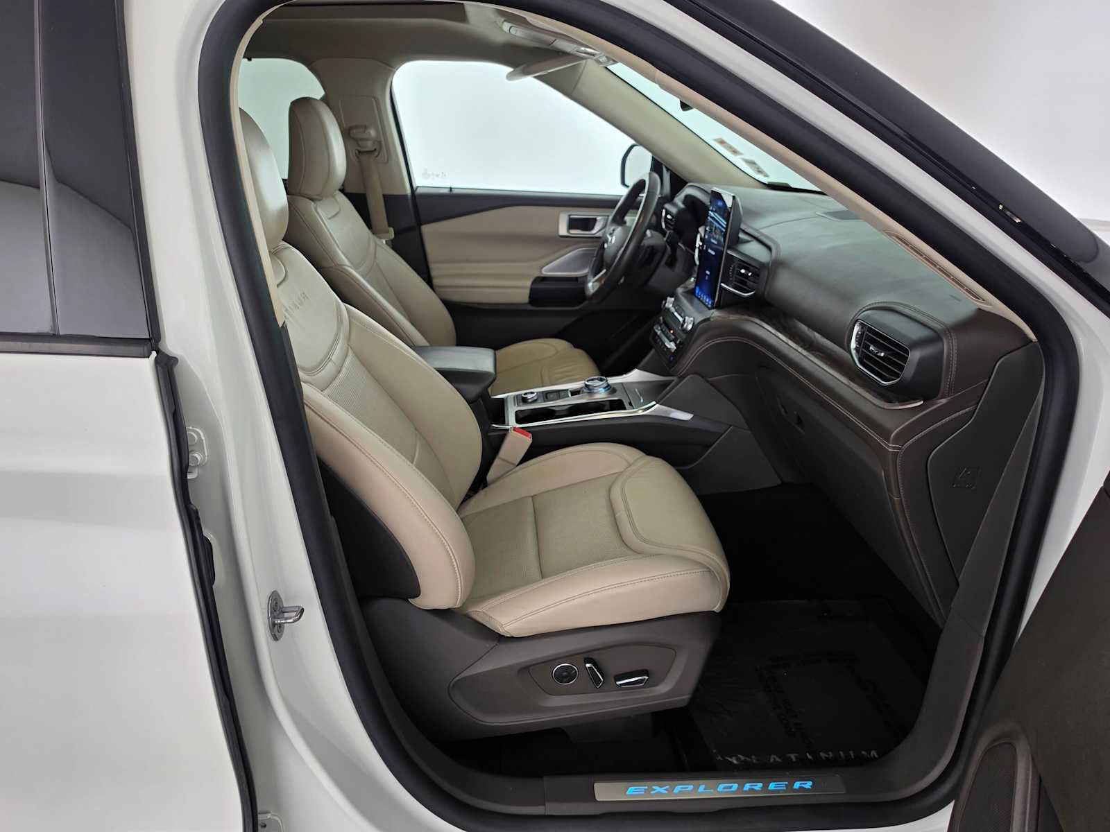 Used 2020 Ford Explorer Platinum w/ Premium Technology Package AWD/4WD image 10