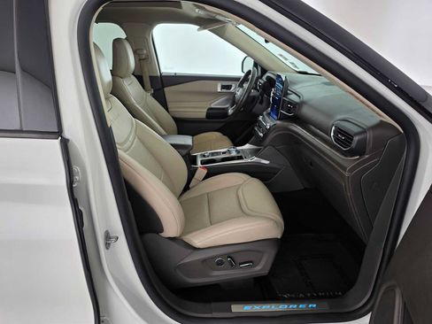 Used 2020 Ford Explorer Platinum w/ Premium Technology Package AWD/4WD image 10