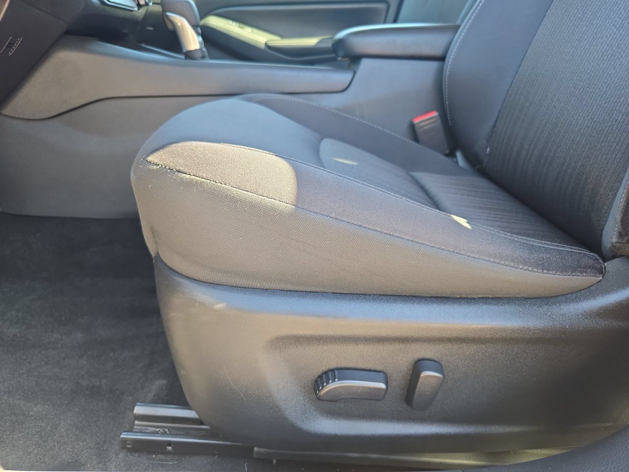 Used 2025 Nissan Altima 2.5 SV FWD image 28
